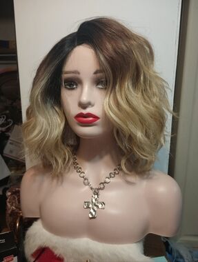 Luxe Ombre Wavy Bob Wig - Blonde